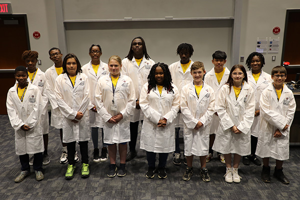 JR MANRRS students in lab coats